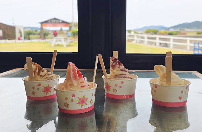 염전나루터 자리 소금항카페의 소금아이스크림