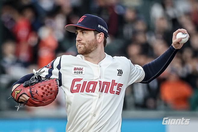 ▲ 어깨 부상 여파로 롯데에서 퇴출된 반즈는 미국으로 돌아갔으나  메이저리그 복귀를 이루지는 못했다 ⓒ롯데 자이언츠