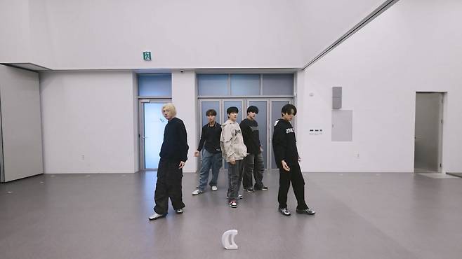 DKZ, 신곡 'Replay My Anthem' 안무 연습 영상 공개