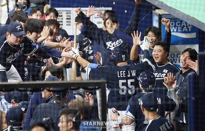 [B하인드★] 투런포 번쩍 이재원! 빅보이 국대 신고식에  LG팬들 함박웃음