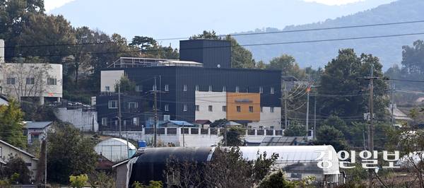 인천 강화군 길상면에 위치한 한 중증장애인 거주시설. 이 시설의 시설장은 여성 입소자를 성적 학대한 혐의로 경찰 수사를 받고 있다. 2025.10.31 /조재현기자 jhc@kyeongin.com