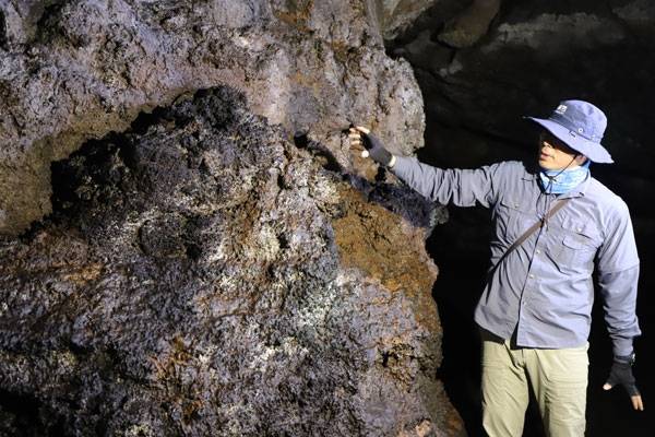 제주 제2공항 예정지 인근서 발견된 동굴 '칠낭궤' 제2공항 활주로와의 이격 거리가 250m에 불과한 곳에 위치해 있다. ⓒ제주의소리 자료사진