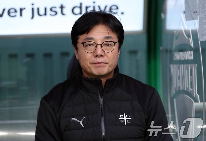 K리그 10월의 감독상을 받은 황선홍 대전하나시티즌 감독. /뉴스1 ⓒ News1 박정호 기자