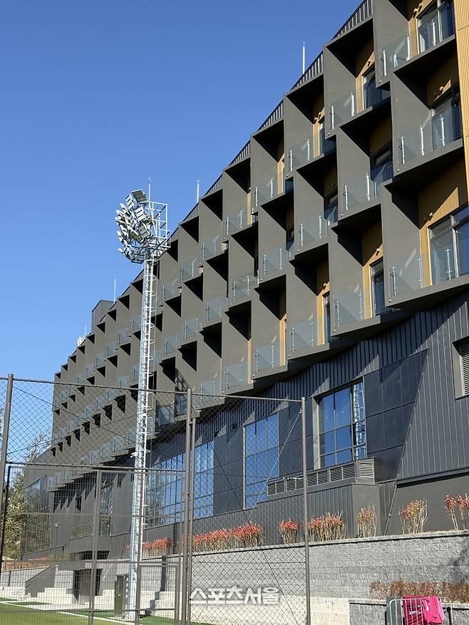 대한민국축구종합센터 숙소동 외부 전경. 천안 | 정다워 기자