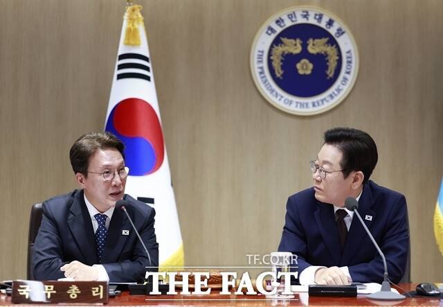 김민석 국무총리는 11일 국무회의에서 공직자의 12·3 비상계엄 관여 이력을 조사하는 태스크포스(TF) 설치를 제안했다. 이재명 대통령은 이에 동의 의사를 밝혔다. /뉴시스