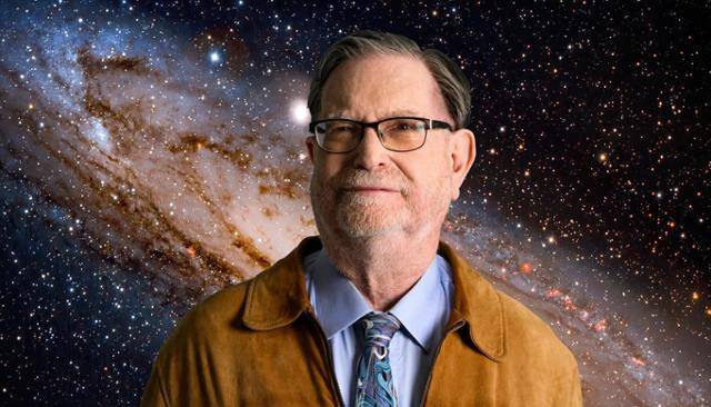 물리학자 조지 스무트(George Smoot)는 미 항공우주국(NASA) 코비위성 프로젝트에 참여해 1992년 우주배경복사의 미세한 온도 차이-밀도 차이를 관측함으로써 빅뱅 이후 별과 은하가 만들어지게 된 조건을 처음 확인, 우주배경복사의 흑체복사 스펙트럼 등치성을 입증한 나사 과학자 존 매더와 함께 2006년 노벨 물리학상을 공동 수상했다. 하지만 스무트는 코비 프로젝트 성과 발표 등 몇몇 과정에서 절차를 무시한 채 자신의 공로를 과도하게 부각했다는 비판을 받기도 했다. news.berkeley.edu, 가족 사진