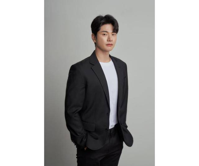 배우 이이경이 '슈퍼맨이 들어왔다' MC로 발탁됐으나 돌연 하차했다. SBS 제공