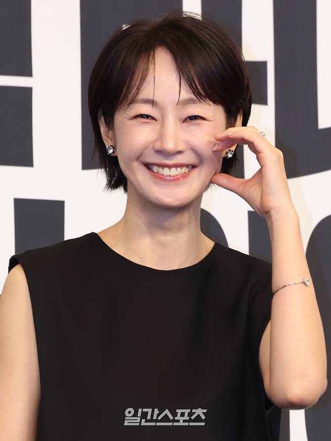 배우 명세빈이 22일 오후 서울 구로구 더링크 호텔에서 열린 JTBC 토일드라마 '서울 자가에 대기업 다니는 김 부장 이야기' 제작발표회 현장에 참석해 포토타임을 갖고 있다.서병수 기자 qudtn@edaily.co.kr /2025.10.22/