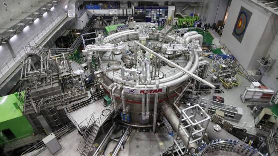 대전 한국핵융합에너지연구원 내 ‘KSTAR(인공태양)’ 모습. 인공태양 핵융합시설 유치전에 전북 군산 새만금, 전남 나주, 경북 포항·경주 등이 경합을 벌이고 있다. [뉴스1]