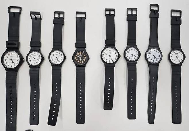 Screenshot of a "Suneung watches" listing on Bungaejangter (Bungaejangter)