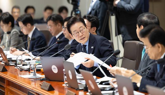 President Lee Jae Myung, center, presides over a Cabinet meeting at the presidential office in Yongsan District, Seoul, on Nov. 11. [PRESIDENTIAL OFFICE]