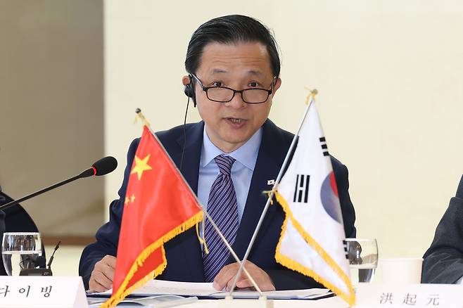 Chinese Ambassador to South Korea Dai Bing speaks during a forum hosted by the Institute for Global Strategy and Cooperation at a hotel in central Seoul on Nov. 11. [NEWS1]