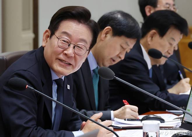 [서울=뉴시스] 최동준 기자 = 이재명 대통령이 11일 서울 용산 대통령실 청사에서 열린 국무회의에서 발언하고 있다. (대통령실통신사진기자단) 2025.11.11. photocdj@newsis.com /사진=