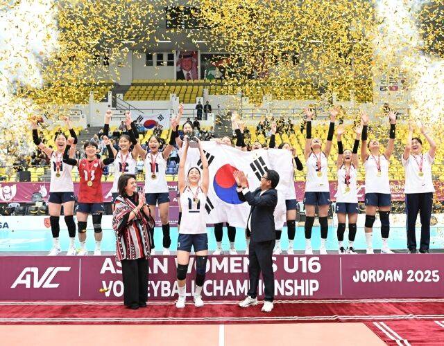 한국 U16 여자배구대표팀이 아시아선수권에서 금메달을 거머쥐었다./AVC