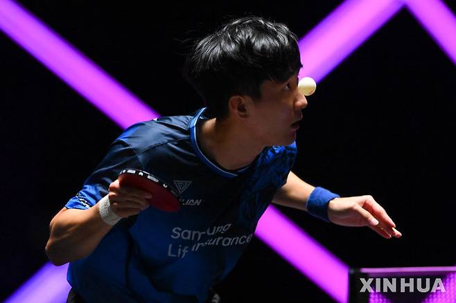 [마카오=신화/뉴시스] 이상수(25위)가 10일(현지 시간) 중국 마카오에서 열린 2025 월드테이블테니스(WTT) 마카오 챔피언스 남자 단식 1라운드(32강)에서 티보 포레(39위·프랑스)와 경기하고 있다. 이상수가 0-3(10-12 9-11 9-11)로 패해 16강에 오르지 못했다. 2025.09.11.