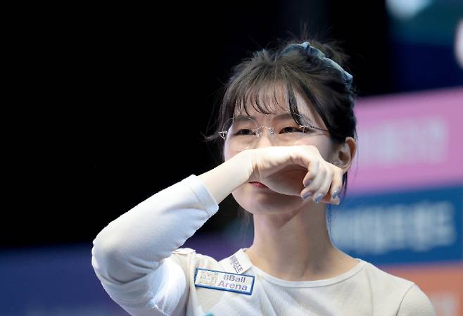 이미래가 10일 강원도 정선군 하이원리조트 그랜드호텔 컨벤션홀에서 열린 2025-26시즌 7차 투어 '국민의 행복쉼터 하이원리조트 PBA 챔피언십' 여자부 결승에서 우승을 확정한 뒤 눈물을 흘리고 있다. PBA