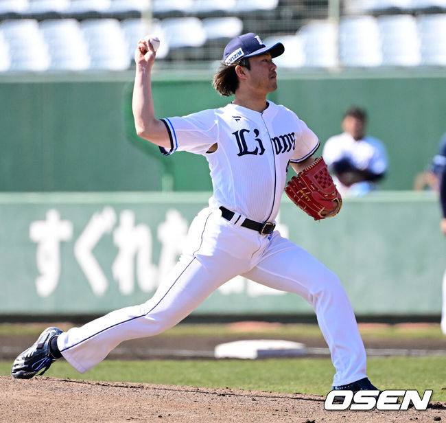 [OSEN=미야자키(일본), 지형준 기자] 1회초 세이부 이마이가 역투하고 있다. 2025.02.26 /jpnews@osen.co.kr