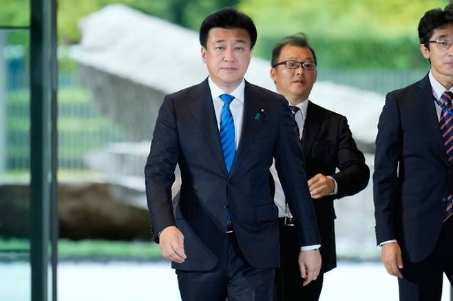 기하라 미노루 일본 관방장관이 총리 관저로 들어서고 있는 모습. AP 뉴시스