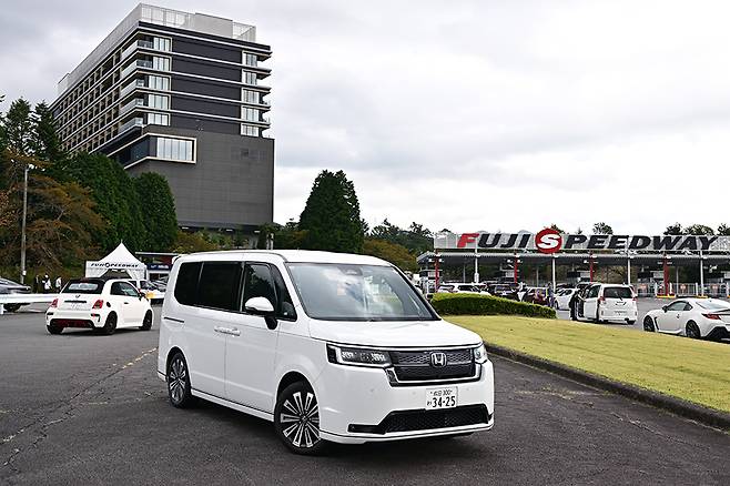 혼다 스텝왜건 스파다 프리미엄 라인. 사진: 김학수 기자