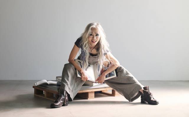 연극 ‘태풍’의 주역 프로스페라 역을 맡은 배우 예수정. 사진 제공=국립극단