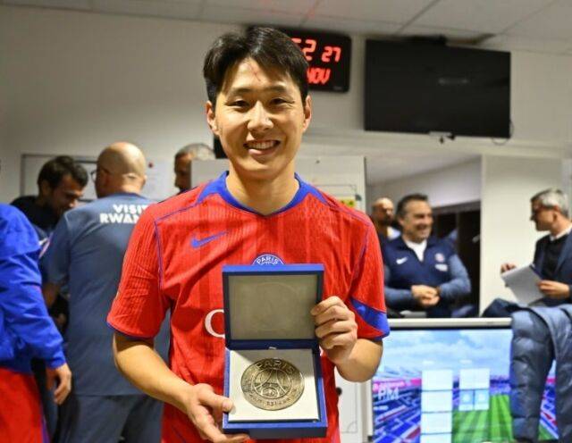 ▲ 이강인의 100번째 경기는 유럽 트레블을 달성한 빅클럽에서 선택을 받았다는 뜻이다. 파리의 100경기라는 숫자는 단순한 누적이 아니라 이강인의 현재와 미래를 동시에 증명하는 문장이다. ⓒ PSG SNS