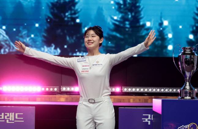 이미래가 10일 '국민의 행복쉼터 하이원리조트 PBA-LPBA 챔피언십' LPBA 결승전에서 승리를 따낸 뒤 기뻐하고 있다. /사진=PBA 투어 제공