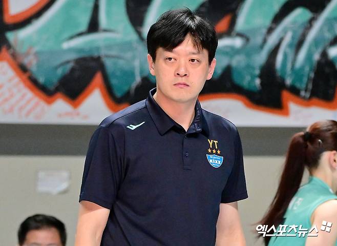 이영택 감독이 이끄는 여자프로배구 GS칼텍스가 11일 경기도 수원체육관에서 열리는 현대건설과의 진에어 2025-2026 V리그 여자부 1라운드 최종전에서 연패 탈출에 도전한다. 사진 엑스포츠뉴스 DB