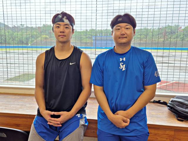 팔꿈치 수술을 받은 뒤 복귀를 준비 중인 삼성 라이온즈 불펜 필승조 김무신, 최지광(왼쪽부터). 채정민 기자