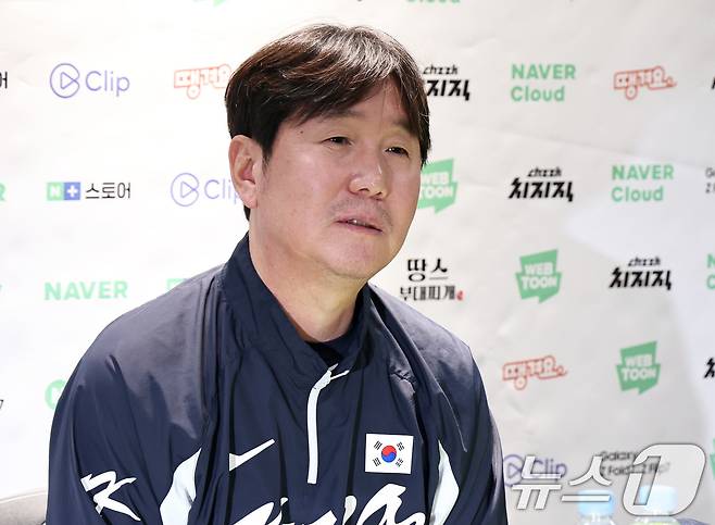 류지현 야구 국가대표팀 감독이 9일 오후 서울 구로구 고척스카이돔에서 열리는 '2025 K-BASEBALL SERIES' 체코와의 평가전을 앞두고 취재진의 질문에 답하고 있다. 2025.11.9/뉴스1 ⓒ News1 구윤성 기자