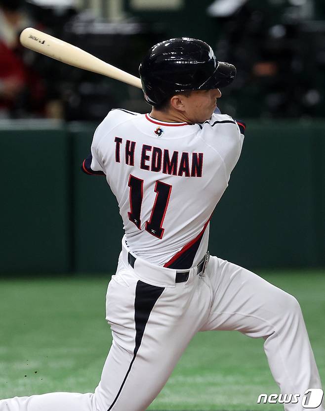 12일 오후 일본 도쿄돔에서 열린 2023 월드베이스볼클래식(WBC) B조 1라운드 체코와 대한민국의 경기, 대표팀 토미 현수 에드먼이 1회말 2사 만루에서 2타점 적시타를 치고 있다. 2023.3.12/뉴스1 ⓒ News1 김진환 기자