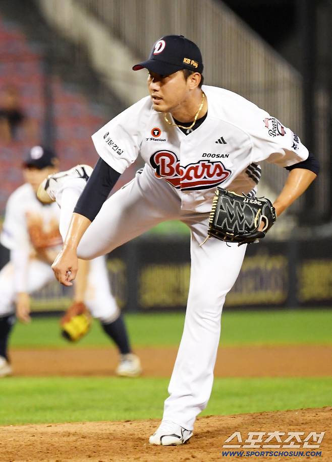 14일 잠실구장에서 열린 두산 베어스와 NC 다이노스의 경기. 두산 홍건희가 역투하고 있다. 잠실=박재만 기자 pjm@sportschosun.com/2025.08.14/