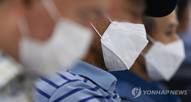 기침이 심해 마스크를 착용한 사진. 사진 연합뉴스.