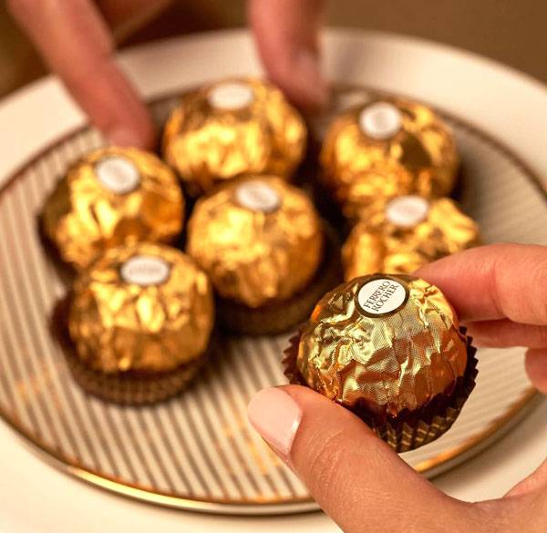 이탈리아 프리미엄 초콜릿 브랜드 '페레로 로쉐'가 국내 시장에 공급하는 제품 원산지를 기존 이탈리아에서 중국으로 변경해 논란이 되고 있다. /사진=페레로로쉐 인스타그램