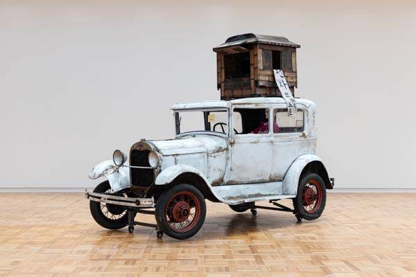 경주 우양미술관에서 진행 중인 특별전 ‘백남준: 휴머니티 인 더 서키츠’에 소개된 ‘전자초고속도로 1929 포드’.  우양미술관 제공