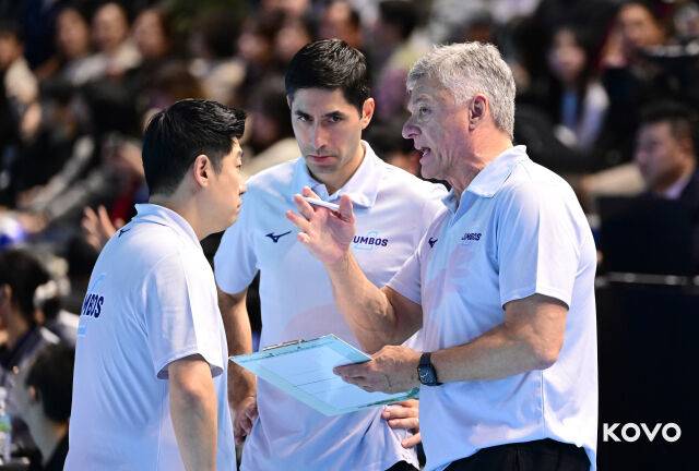 대한항공 헤난 달 조토 감독(오른쪽)./KOVO