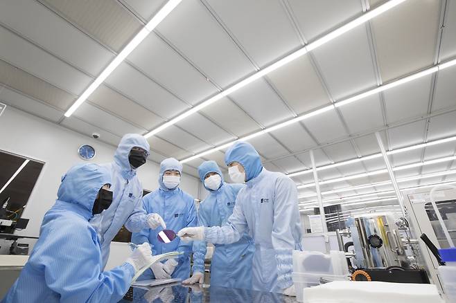 중국이 한국 과학기술 인재에 대한 영입을 노골화하면서 인재 유출에 대한 우려가 커지고 있다. 사진은 국내 한 과학기술특성화대학 연구 모습  [헤럴드 DB]