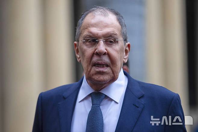 [리우데자네이루=AP/뉴시스] 세르게이 라브로프 러시아 외무장관이 러시아와 미국 간 정상회담을 위한 논의 재개에 나설 준비가 돼 있다고 밝혔다. 사진은 라브로프 장관이 4월 29일브라질 리우데자네이루에서 열린 브릭스(BRICS) 외무장관 회의에 참석한 모습. 2025.11.12