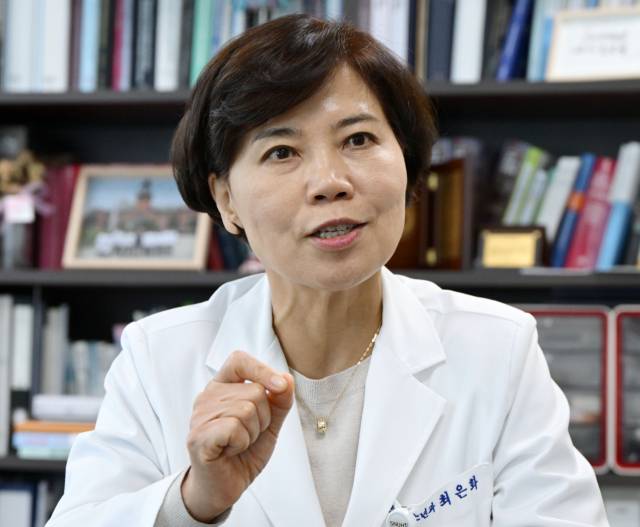 최은화 서울대어린이병원장이 지난달 22일 서울 종로구 서울대어린이병원에서 본지와 인터뷰를 갖고 있다. 성형주 기자