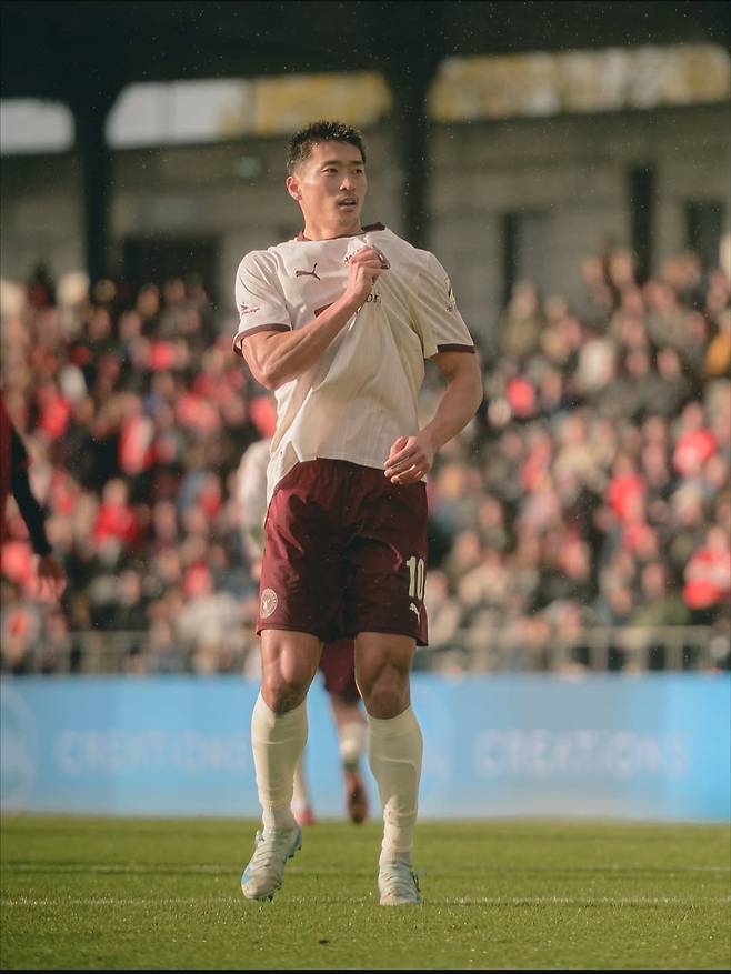 축구국가대표팀 공격수 조규성은 11월 국내 평가전을 앞두고 18개월만에 태극마크를 다시 달았다. 긴 부상을 딛고 다시 대표팀에 돌아온 그는 설레는 마음으로 A매치를 벼른다. 사진출처│미트윌란 인스타그램