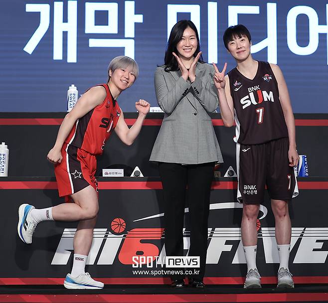 ▲ BNK썸 안혜지 박정은 감독 박혜진 ⓒ곽혜미 기자