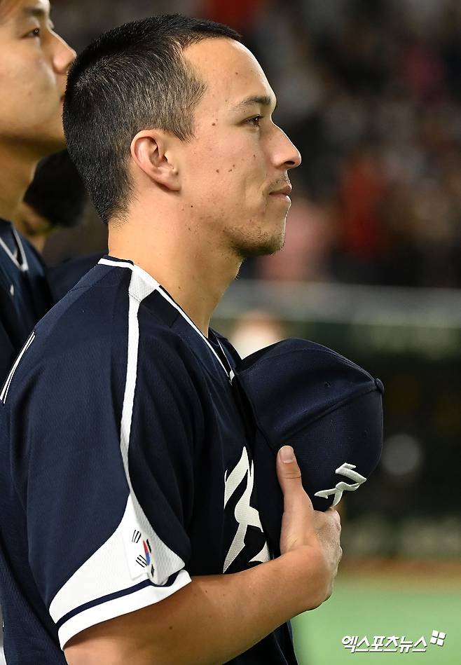 13일 오후 일본 도쿄돔에서 열린 2023 월드베이스볼클래식(WBC) B조 중국과 대한민국의 경기, 경기 전 대한민국 에드먼이 국민의례를 하고 있다. 엑스포츠뉴스DB