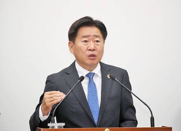 13일 도정질문 답변을 하고 있는 오영훈 지사.