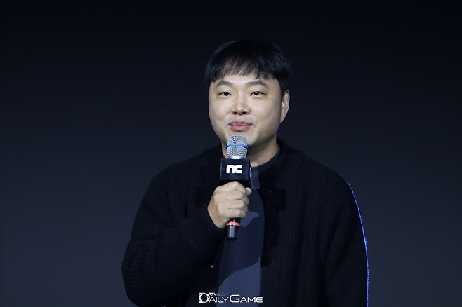 엔씨소프트 임원기 퍼블리싱 사업총괄이 퍼블리싱과 서브컬처 사업 전략을 소개했다.