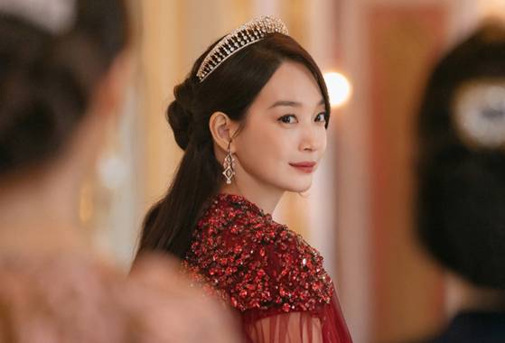 배우 신민아. 디즈니+ 제공.