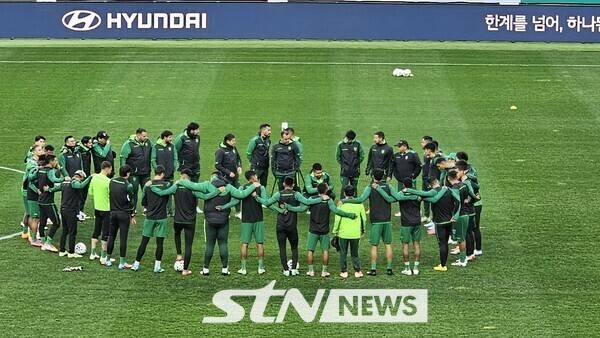 볼리비아 대표팀이 오는 13일 오후 8시 대전월드컵경기장에서 한국과 하나은행 초청 친선경기를 하루 앞두고 훈련을 진행 중이다. /사진=STN뉴스