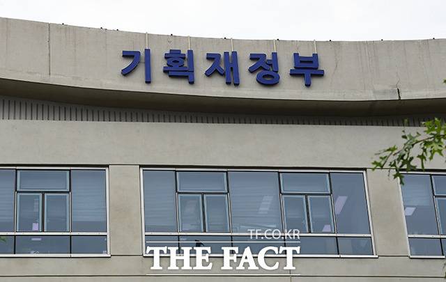 올해 1~9월 누적된 나라살림 적자 규모가 102조4000억원을 기록했다. 코로나19 시기인 2020년에 이어 역대 2번째로 큰 규모다. /임영무 기자