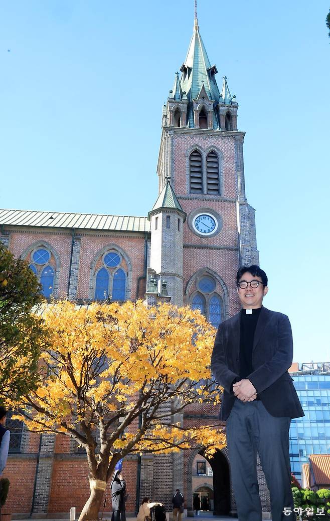 이영제 신부는 “서울 WYD는 종교와 인종을 뛰어넘어 세계 각국에서 온 청년들이 인류의 보편적 가치를 나누는 자리”라며 “불교, 원불교, 개신교도 함께 참여해 좋은 가치를 나눌 수 있도록 노력하겠다”고 말했다. 장승윤 기자 tomato99@donga.com