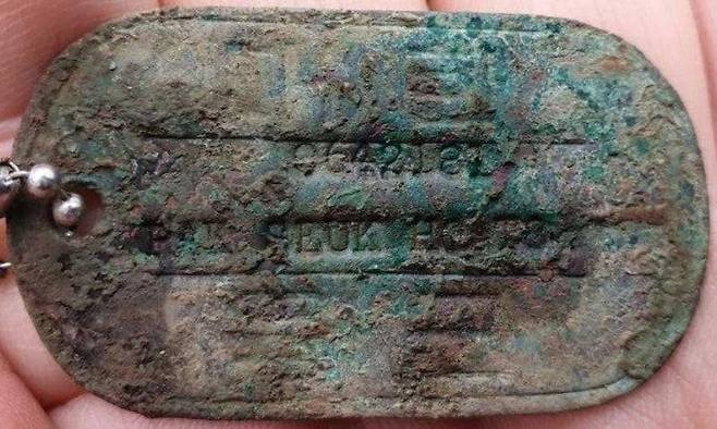 박석호 일등중사의 유해와 함께 수습된 인식표. 국방부 유해발굴감식단 제공