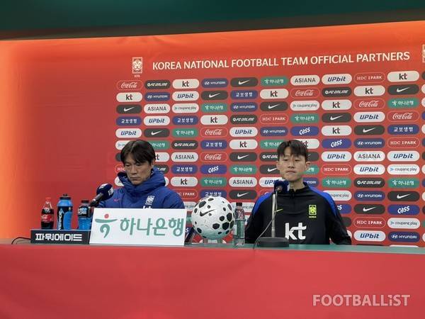 홍명보 감독(왼쪽), 이재성(이상 남자 축구대표팀). 김희준 기자
