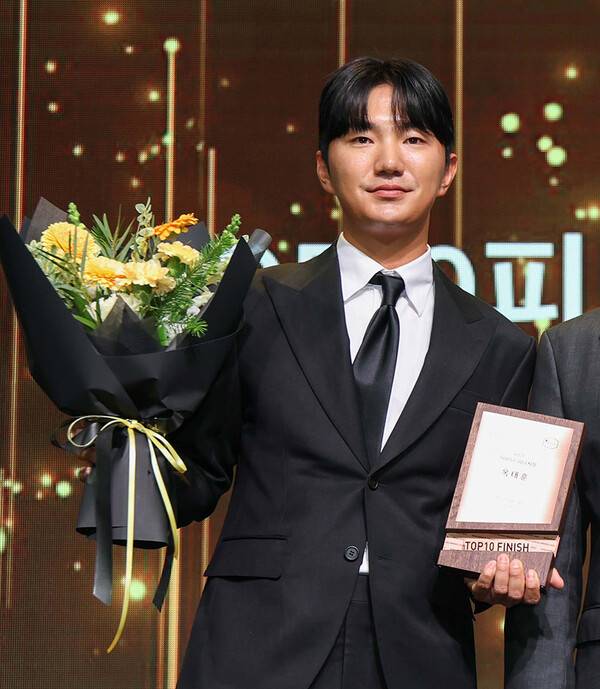 한국프로골프(KPGA) 투어 2025시즌 '톱10 피니시상'을 차지한 옥태훈 프로가 '2025 KPGA 제네시스 대상 시상식'에 참석한 모습이다. 사진제공=KPGA (사진을 무단으로 사용하지 마십시오.)